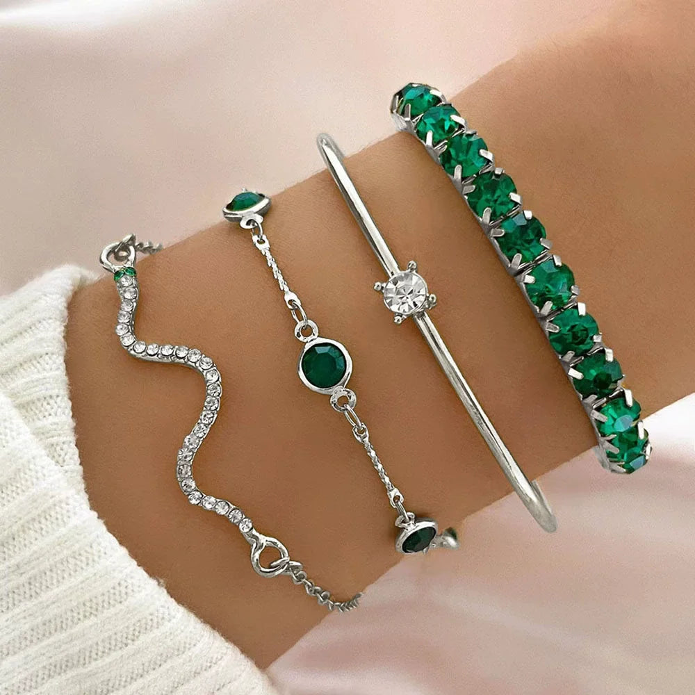 Bohemian-Inspired 5-Piece Green Crystal Bracelet Set Featuring Heart Accents for Women
